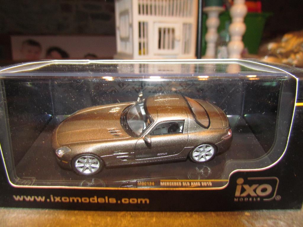 IXO Mercedes SLS AMG Coupé 2010 Brun Mat 1/43, Hobby & Loisirs créatifs, Enlèvement ou Envoi, Neuf, Voiture
