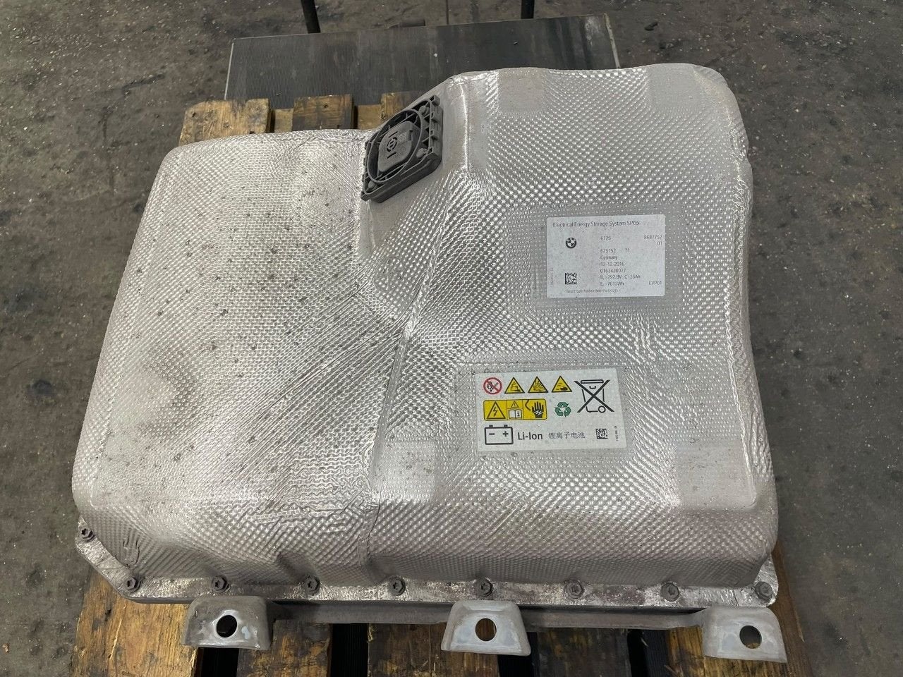 Hybride hoogspannings accu BMW 2 serie, Auto-onderdelen, Onderdelen@venauto.nl, Van der Ven Autorecycling B.V., Gebruikt, Ettenseweg 76, 4706 PB Roosendaal, The Netherlands