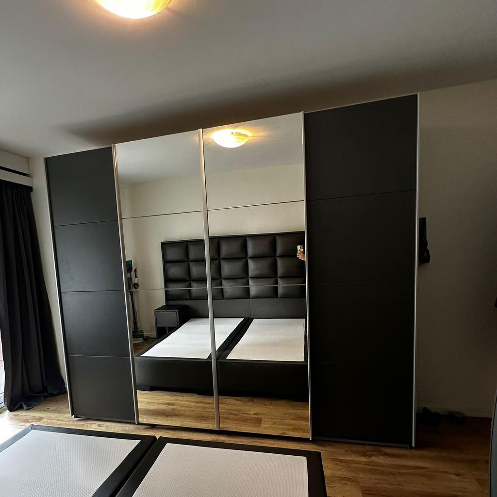 Klerenkast twee spiegels, Ophalen, Zo goed als nieuw