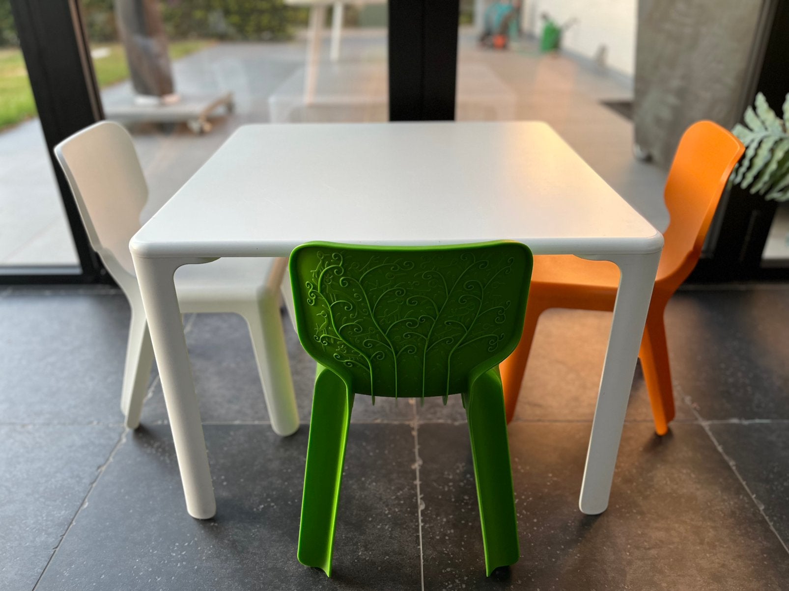 Magis Me Too design kindertafel met 3 stoelen, Ophalen, Zo goed als nieuw, Stoel(en)