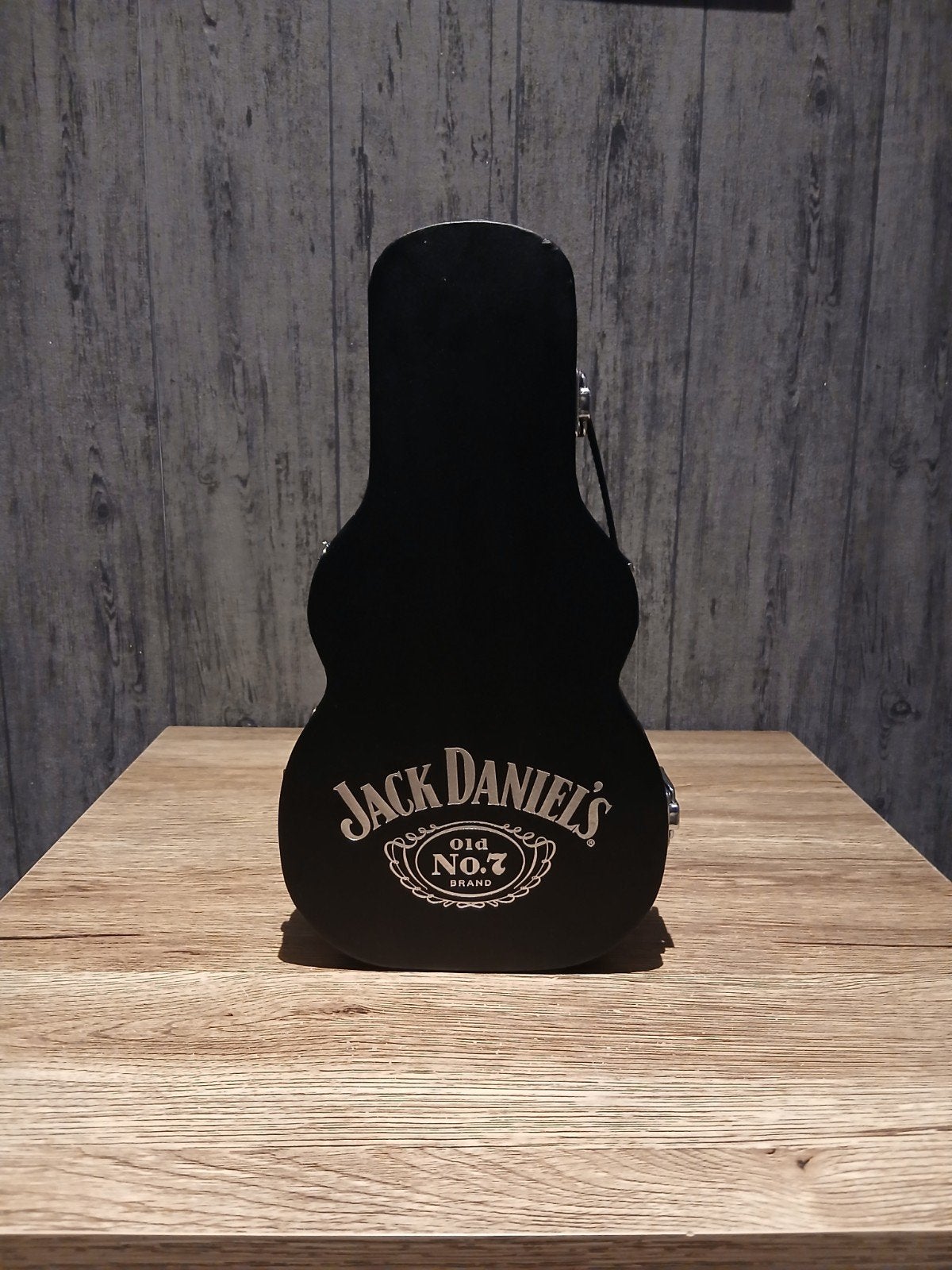 Jack Daniel's gitaarkoffertje, Enlèvement ou Envoi