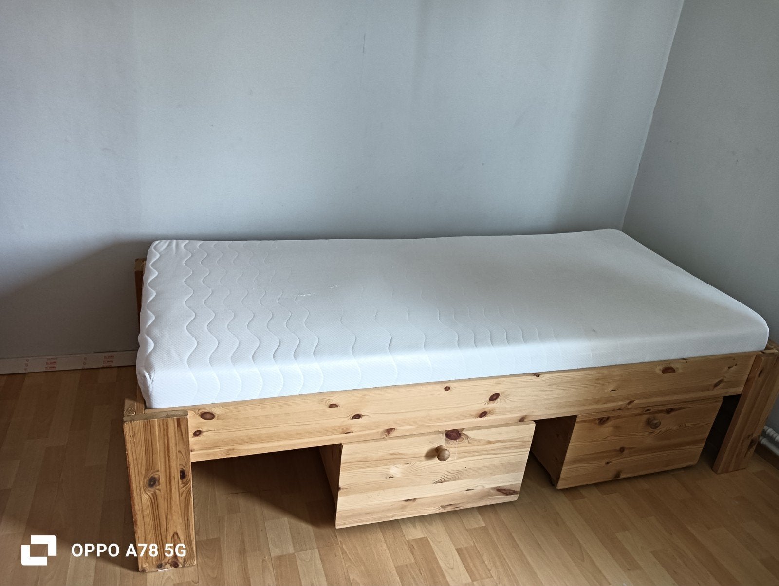 Eenpersoons bed met opberg lade, Ophalen