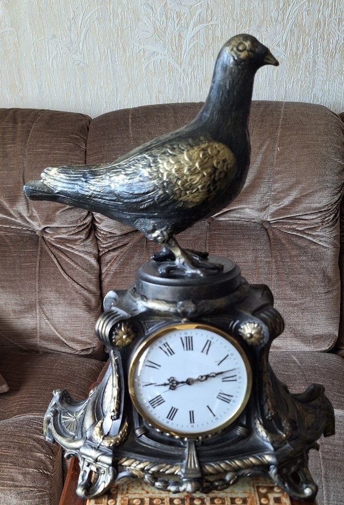 Decoratieve klok met duif, Ophalen