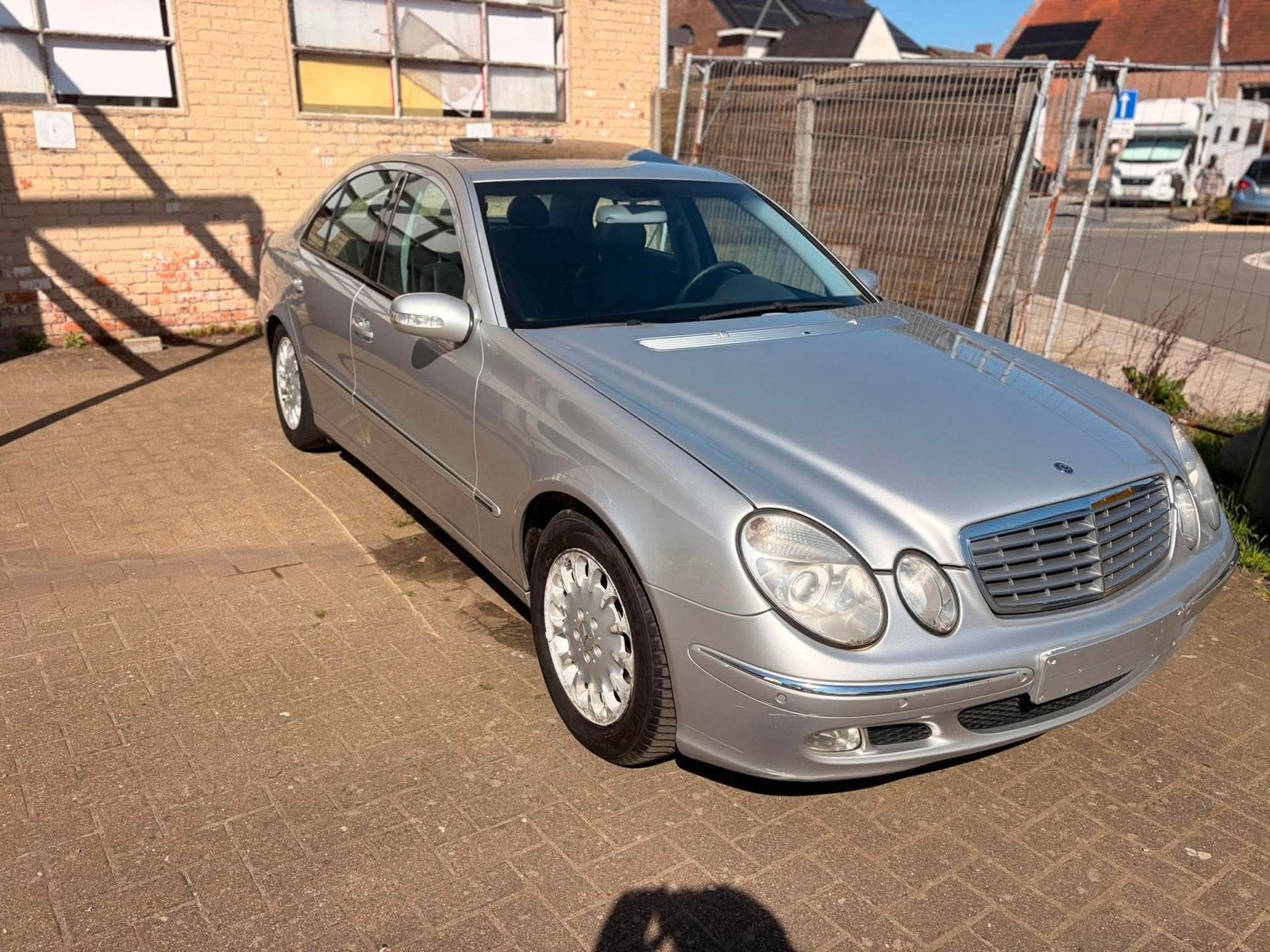 Mercedes E270 CDi Elegante, Cuir, Argent ou Gris, Achat, Carnet d'entretien