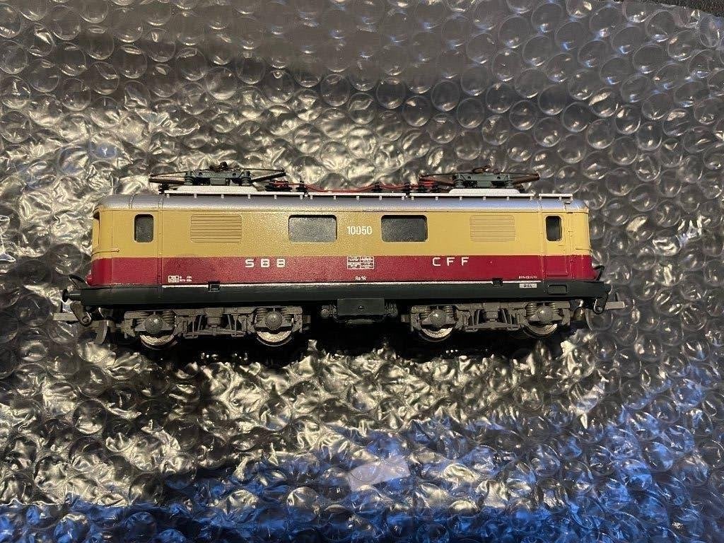 Lima locomotief 8066 beige, Gebruikt, Locomotief, Ophalen of Verzenden, Analoog