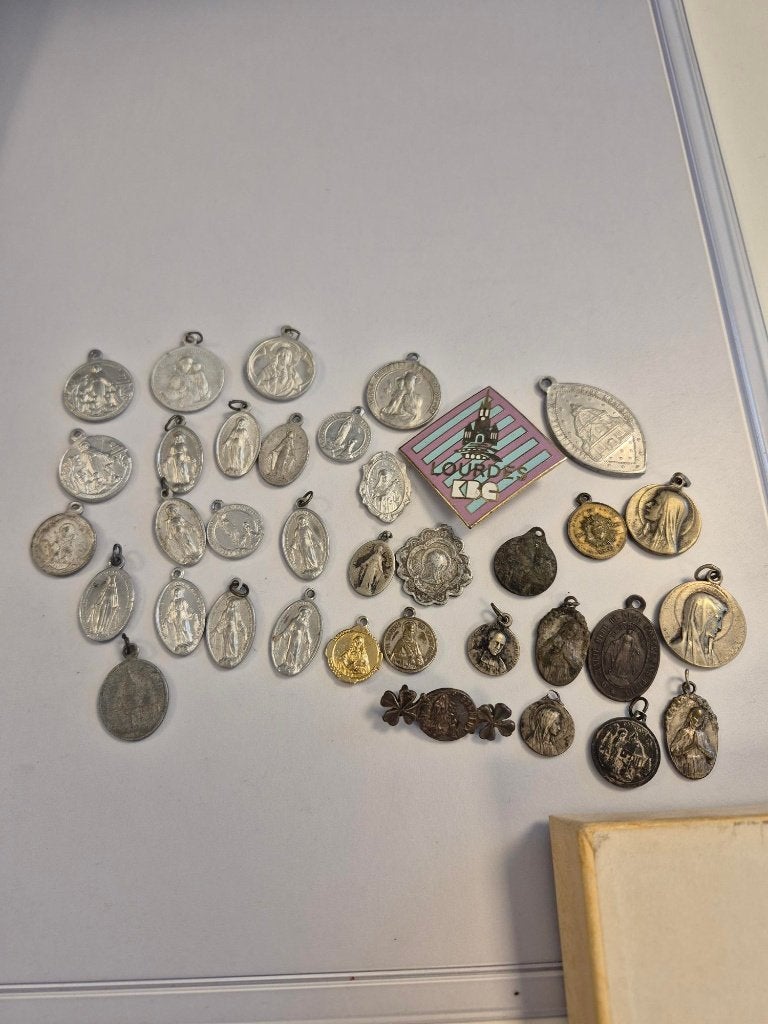 Diverse vintage en antieke religieuze medailles/hangertjes, Ophalen