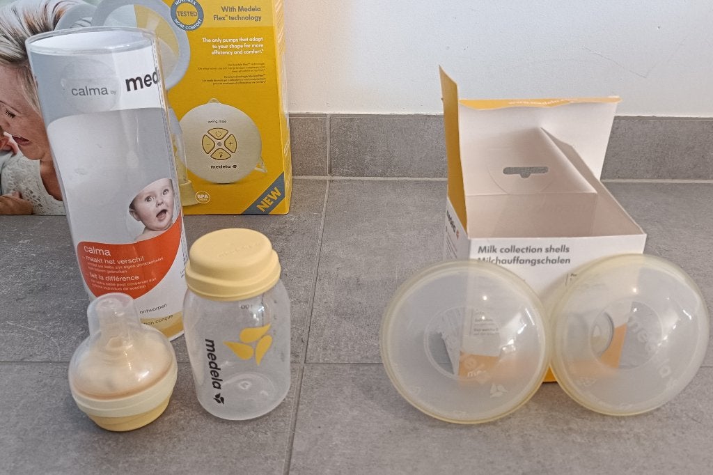 Medela fles met calma speen en 2 opvangcups, Kinderen en Baby's, Ophalen, Handsfree, Medela, Gebruikt