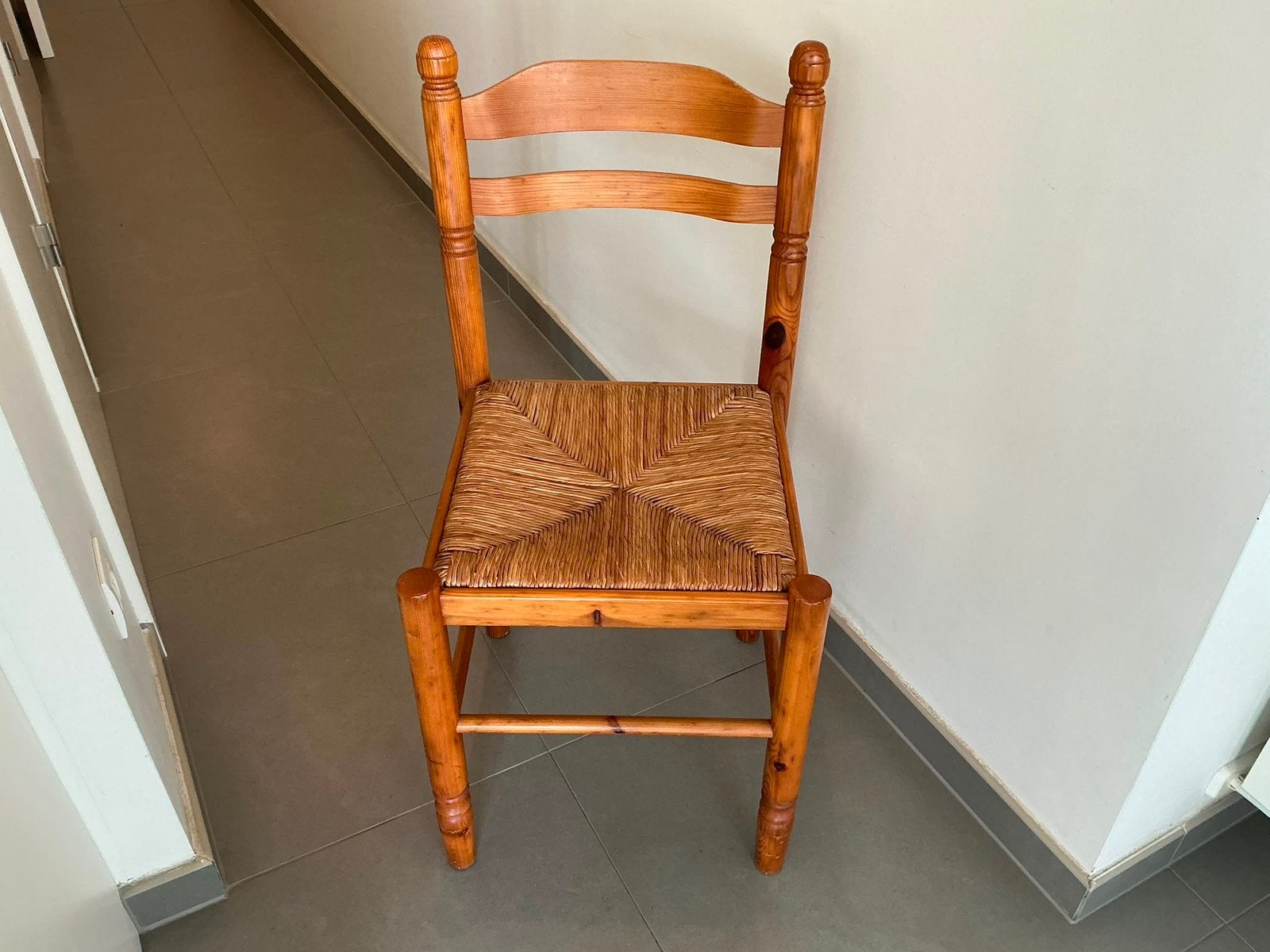 Vintage stoel met zitting in riet., Ophalen