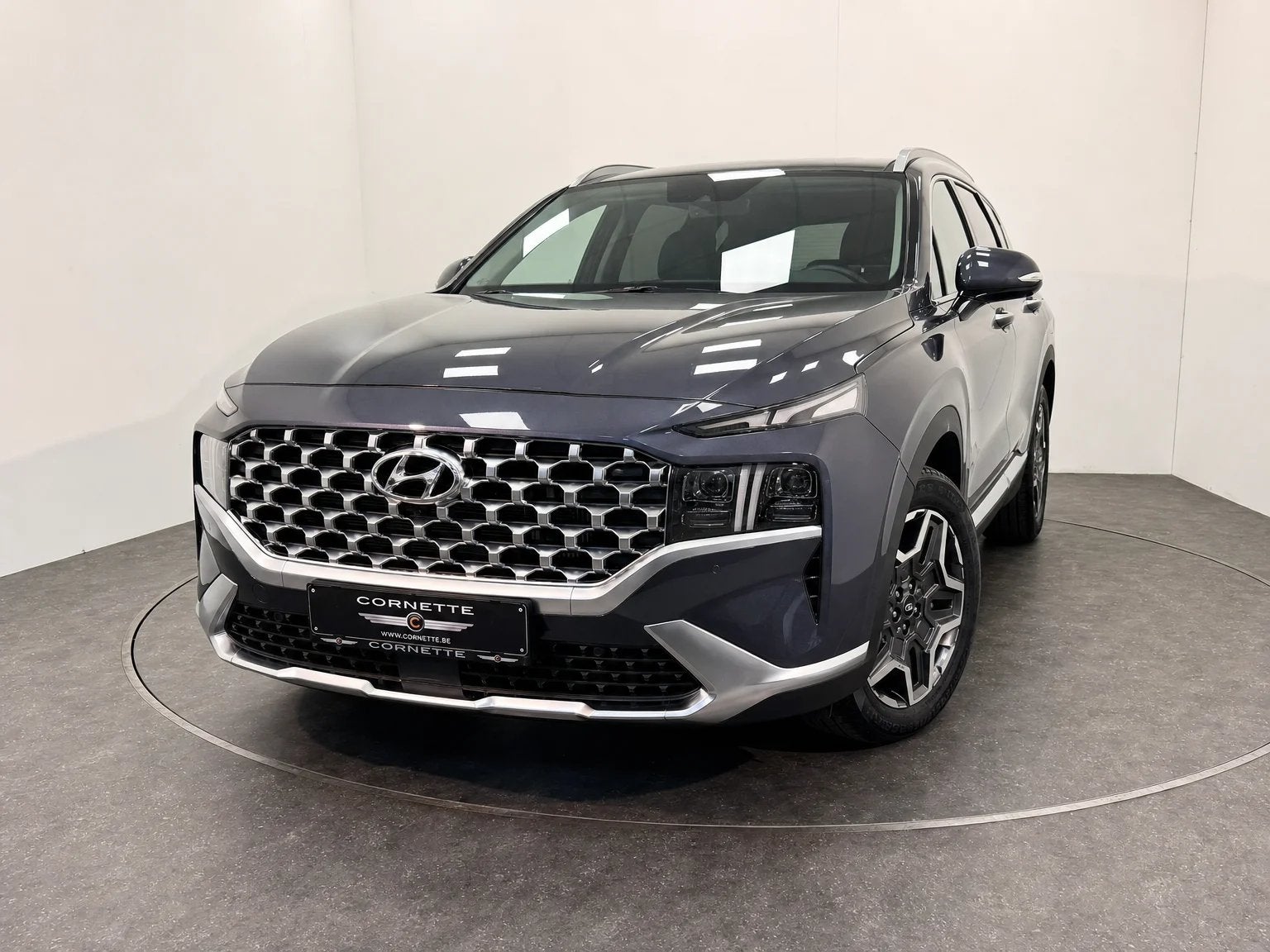 Hyundai Santa Fe 1.6 T-GDI PHEV TREKHAAK 4WD SHINE AUTO, Argent ou Gris, https://public.car-pass.be/vhr/38fe58e0-6980-46ed-bef0-254f83505f1c