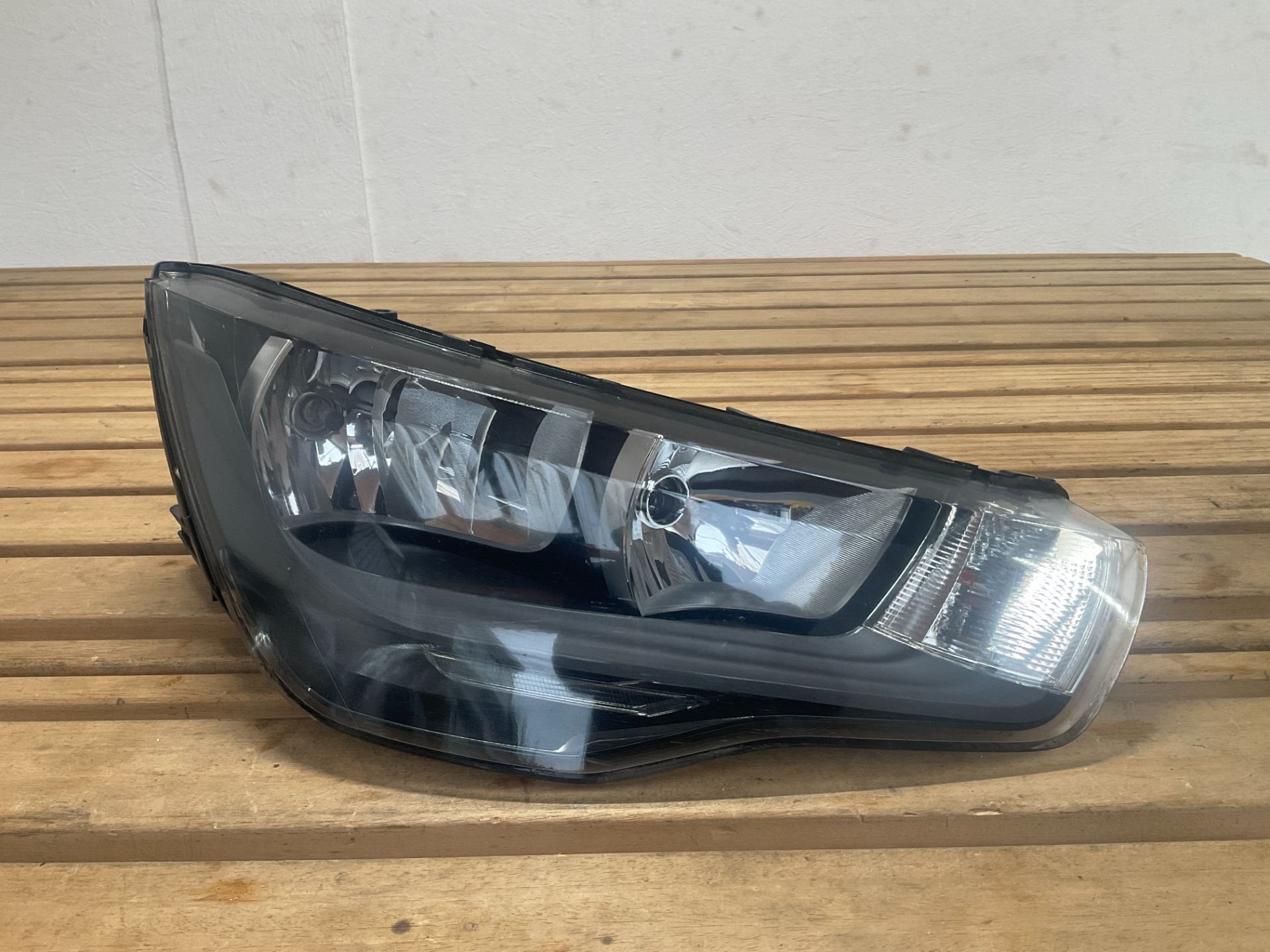 Koplamp Audi A1 8X 2010 2015 RH Halogen 8X0941030 B7-5511, Gebruikt, AUDI AG, Auto-Union-Strasse 1
85045  Ingolstadt, DE, Audi