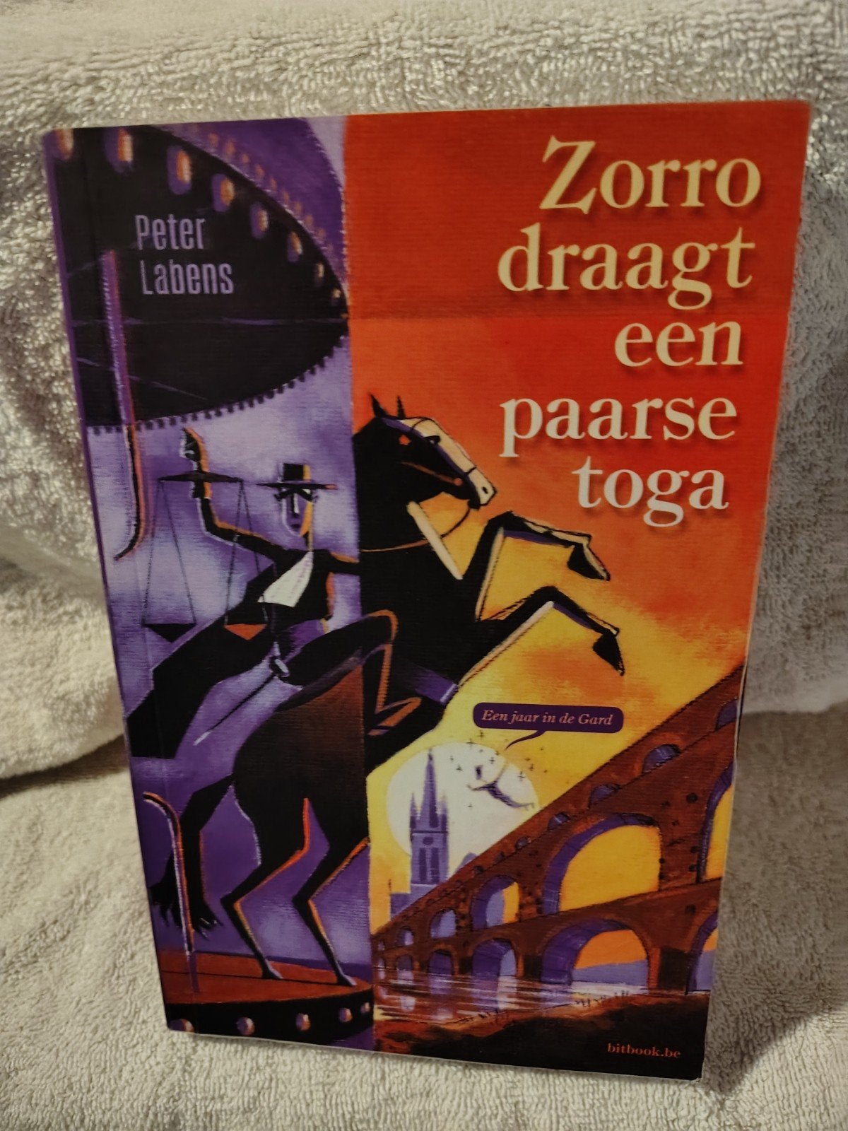 Zorro draagt een paarse toga, Ophalen of Verzenden