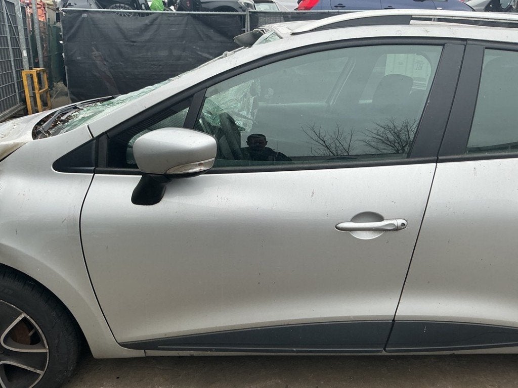 PORTIER LINKS VOOR Renault Clio IV Estate / Grandtour (7R), Gebruikt, Voor, Peter-Huppertz-Straße 5
51063  Köln, DE, Dialog.deutschland@renault.de