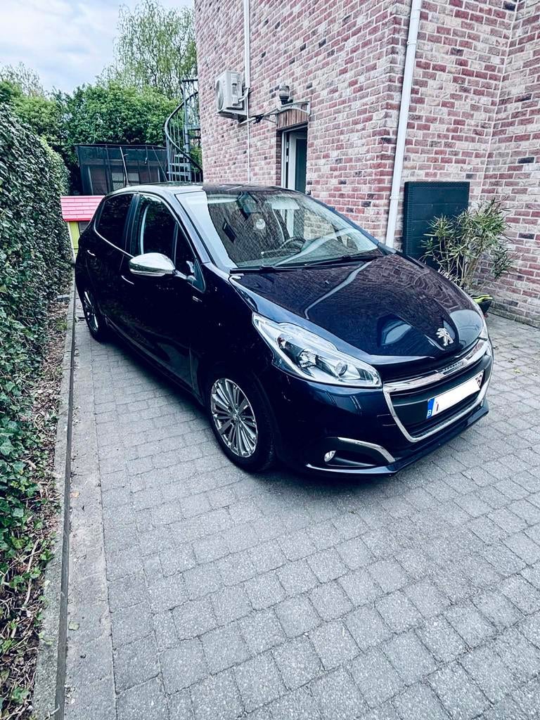 Peugeot 208 1.2i 2017 style, Autos, Renault, Particulier, ABS, Airbags, Air conditionné, Bluetooth, Ordinateur de bord, Verrouillage central