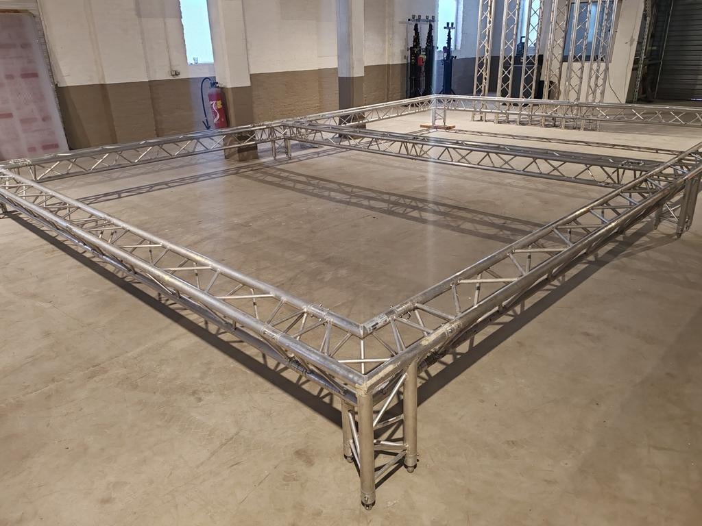Structure truss 7.80 x5. 30 sur  3.50m, Enlèvement