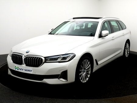 Bmw 5 SW (G31LCI) Touring 520iA 184PK *AUTOMAAT*PANO DAK*LED, Auto's, Automaat, 164 g/km, Bi-Xenon koplampen, Wit