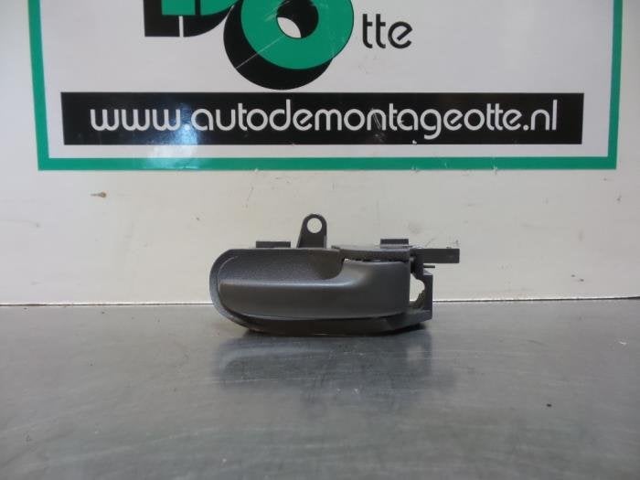 Poignée portière 2portes droite d'un Peugeot 107 (107 05-), -, 3 mois de garantie, Utilisé, -