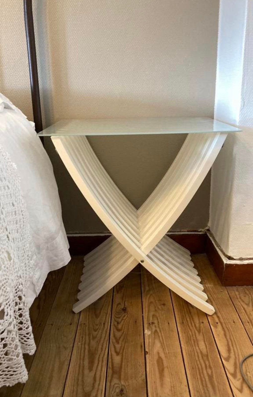 Mooie bijzettafel met melkglazen blad – €15/stuk., Ophalen, Zo goed als nieuw