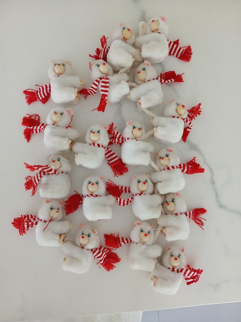 18 klembeertjes met rood-witte sjaal, Hobby & Loisirs créatifs, Bricolage, Comme neuf, Autres types, Blanc, Enlèvement ou Envoi