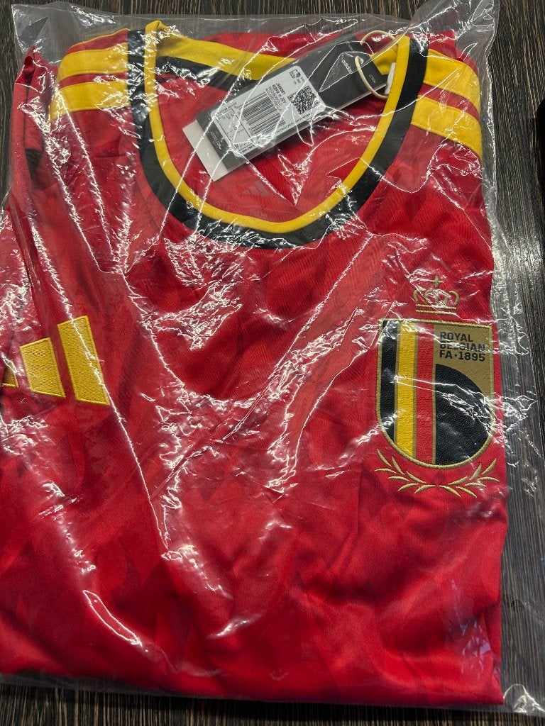 maillot officiel des Red Devils 2026 Adidas  encore emballé, Taille L, Enlèvement ou Envoi, Neuf, Maillot