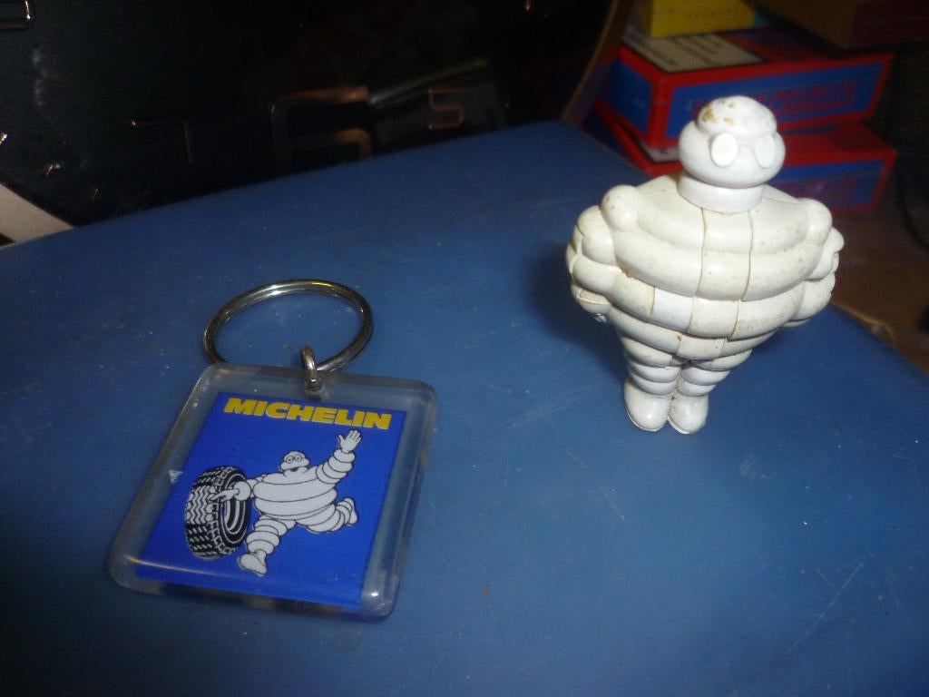 MICHELIN SLEUTELHANGER EN MANNEKEN, Antiek en Kunst, Ophalen