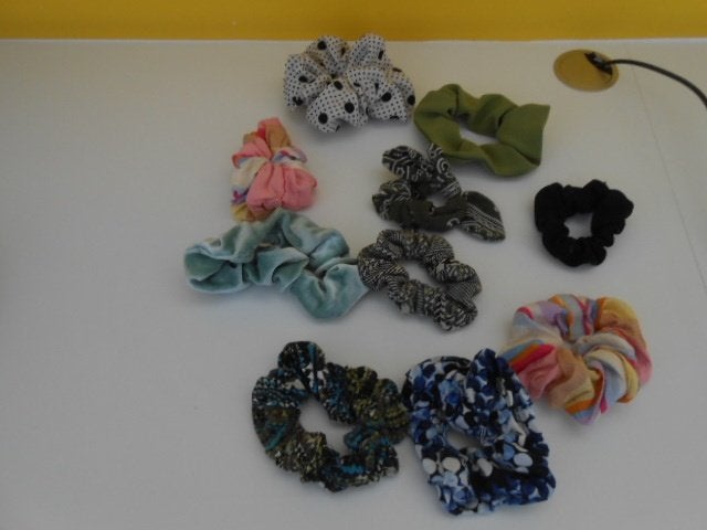 10 stuks scrunchie samen 1 euro, Bijoux, Sacs & Beauté, Beauté | Soins des cheveux, Enlèvement ou Envoi, Utilisé, Épingle à cheveux