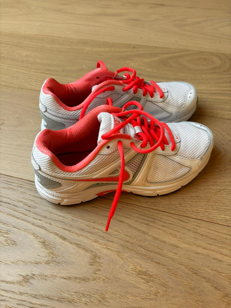 Nike Dart 9 maat 38, Sport en Fitness, Ophalen, Nieuw, Hardlopen, Hardloopschoenen