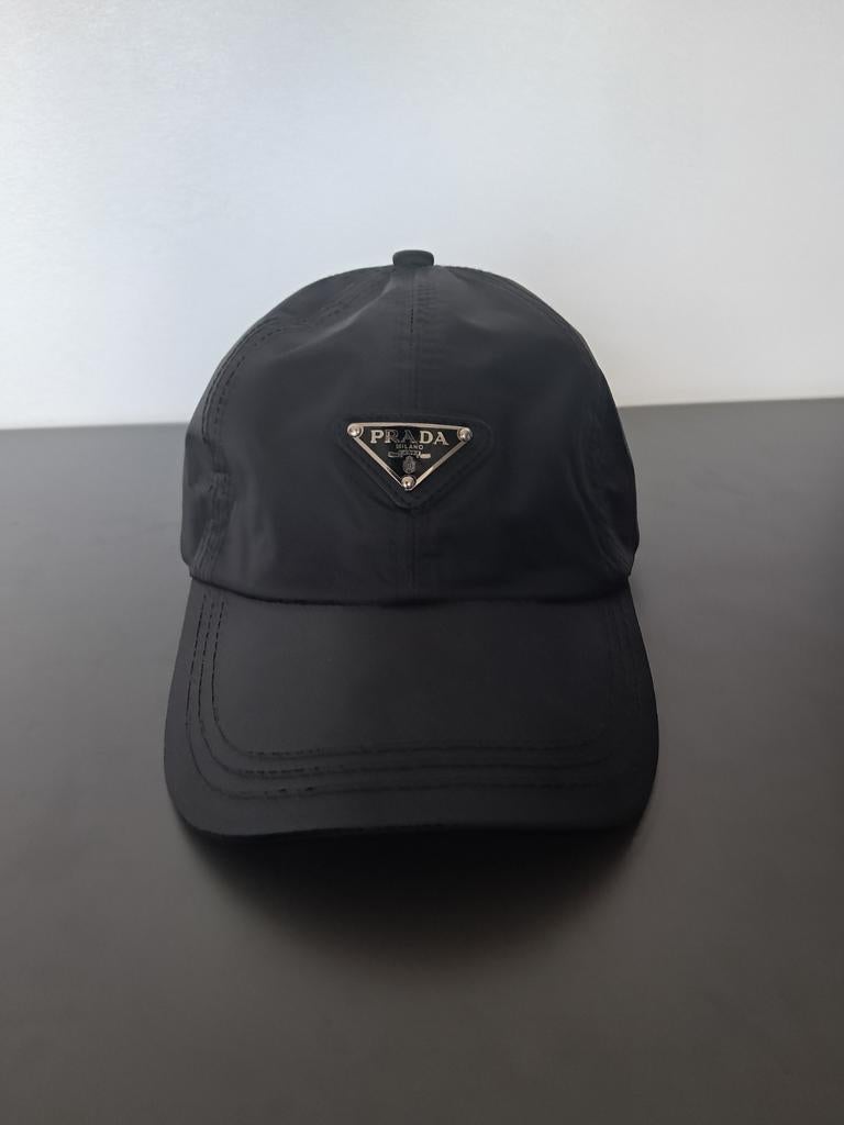 Casquette Prada noire, Enlèvement ou Envoi, Casquette