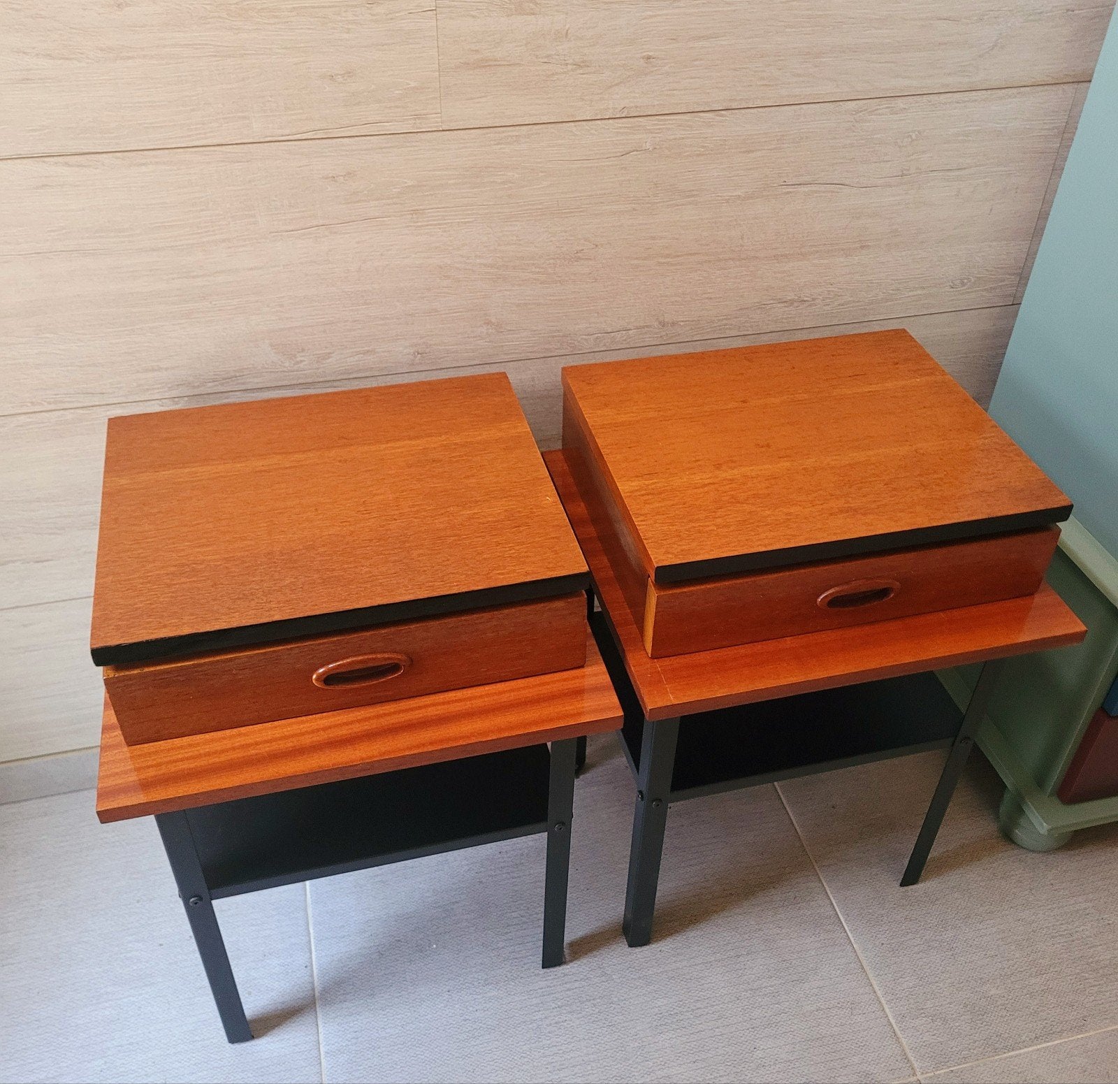 tables de chevet vintage du milieu du siècle, Comme neuf, Moins de 45 cm, Enlèvement, 55 à 70 cm