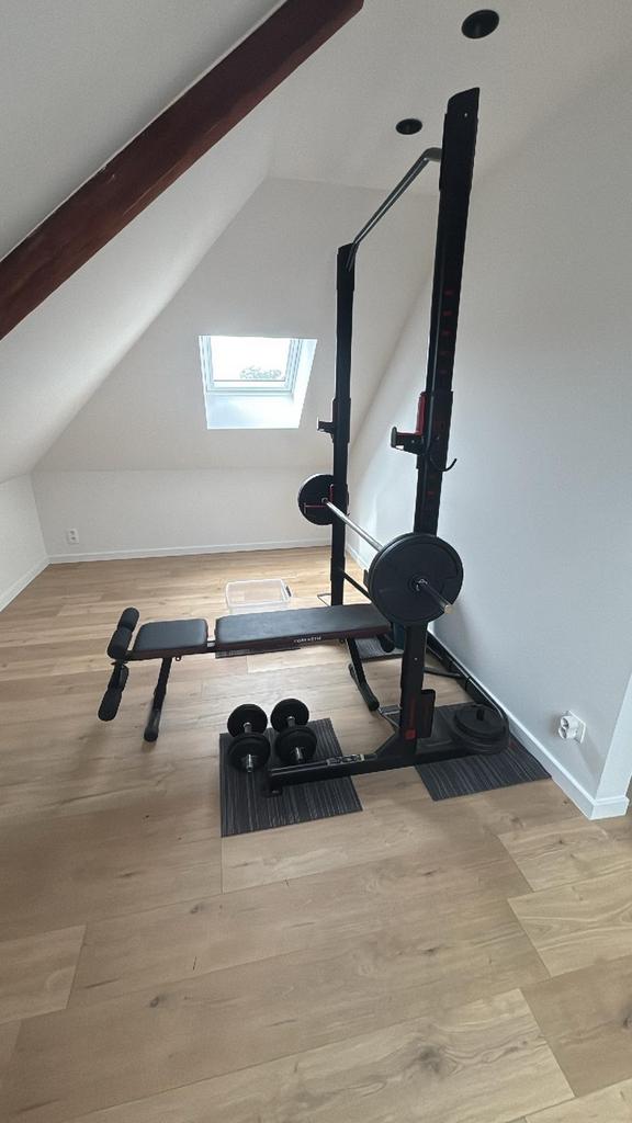 Fitness toestel met bank en halters, Sport en Fitness, Ophalen, Zo goed als nieuw