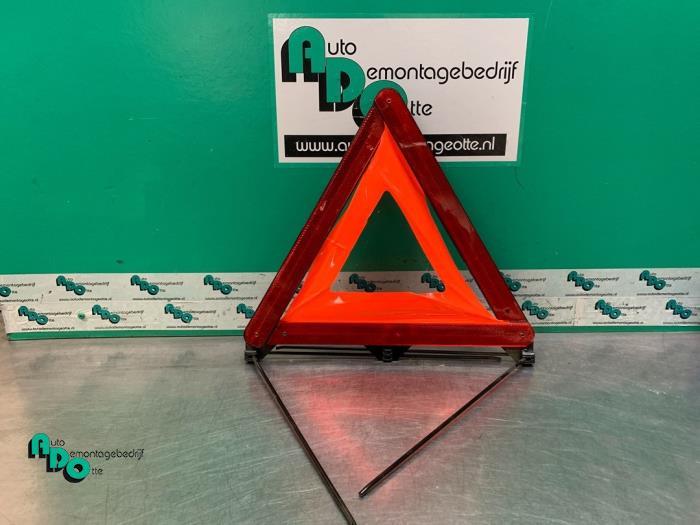 Triangle de présignalisation d'un Mercedes Sprinter (Sprint, 3 mois de garantie, Utilisé, -, -