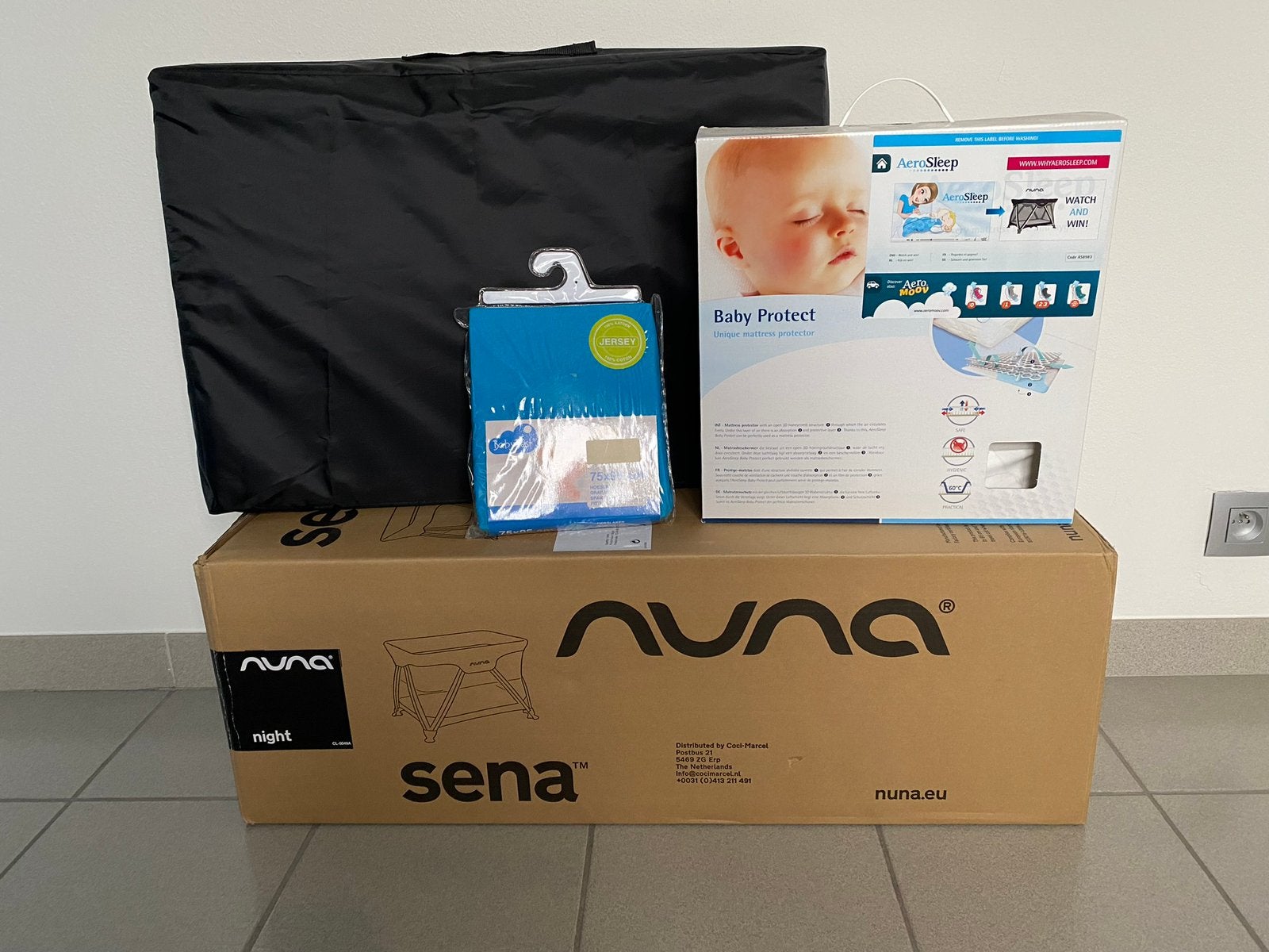 Lit de voyage Nuna Sena + protège-matelas Aerosleep, Enfants & Bébés, Enlèvement, Comme neuf