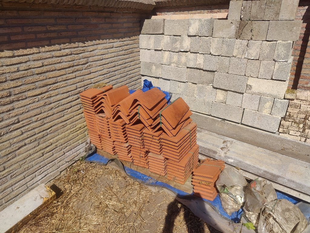 Gratis dakpannen + nokken, Ophalen, Nieuw, Rood, Dakpannen