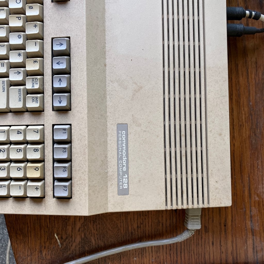Functionele Commodore 128+ met accessoires en boeken, Computers en Software, Vintage Computers, Ophalen, Commodore 128