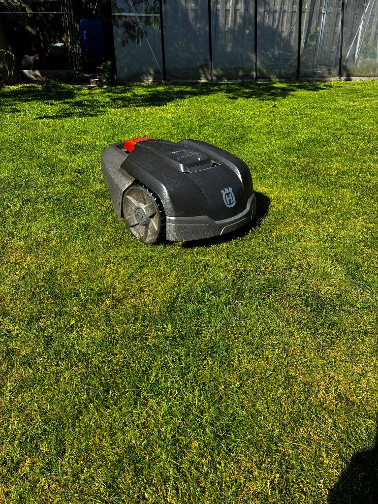 Robotmaaier Husqvarna 305, Tuin en Terras, Robotmaaiers, Gebruikt, 20 tot 25 cm, Ophalen