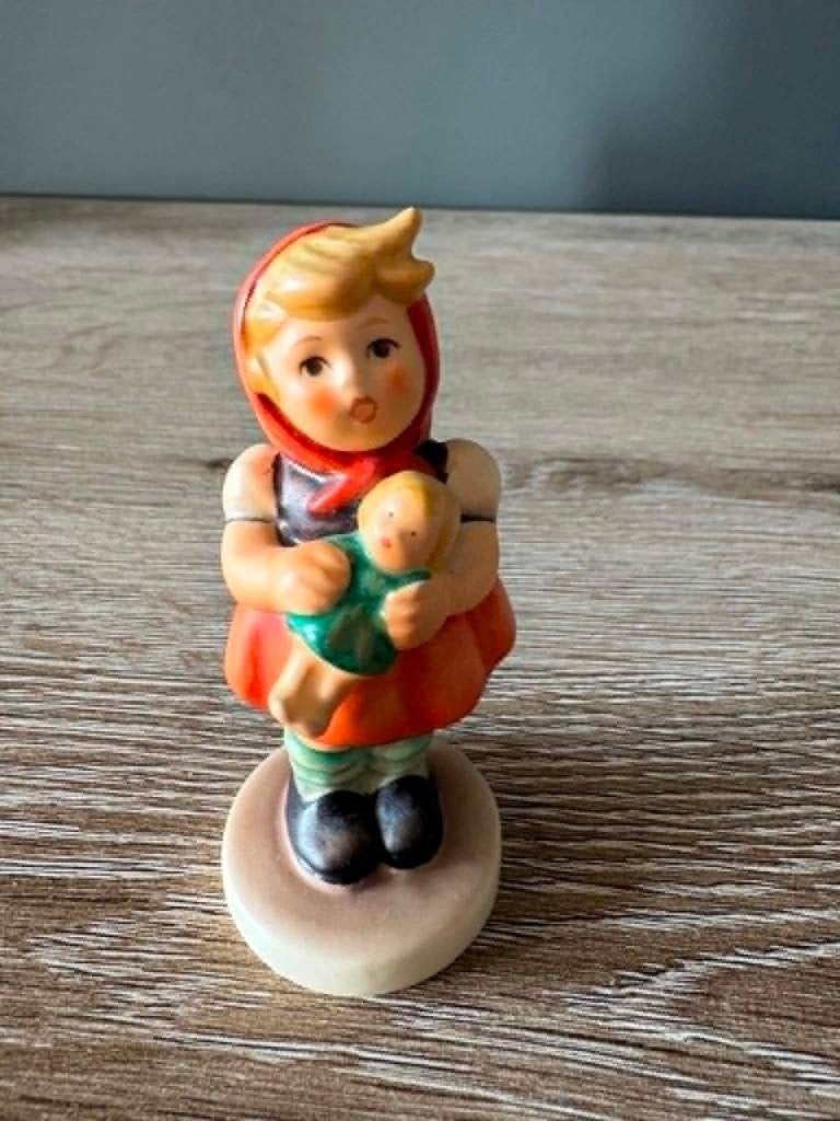 Hummel Goebel meisje met pop, Verzamelen, Ophalen of Verzenden, Zo goed als nieuw, Hummel
