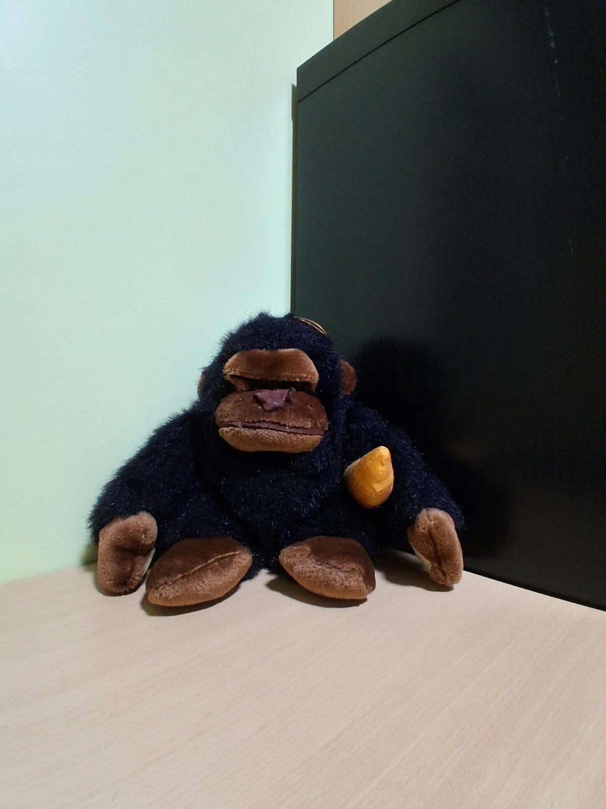 Aap knuffel met wortel vast, Verzamelen, Ophalen of Verzenden, Zo goed als nieuw, Stoffen beer, Overige merken