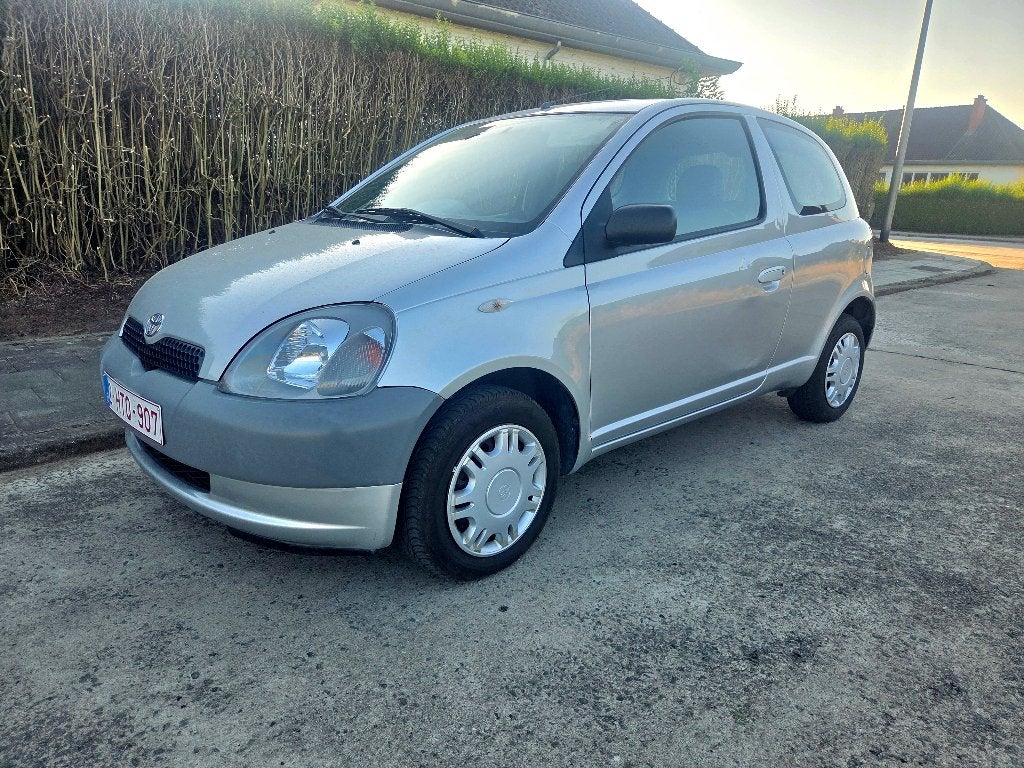 Toyota Yaris 1.0i, Autos, Toyota, Argent ou Gris, Achat, 998 cm³, Boîte manuelle