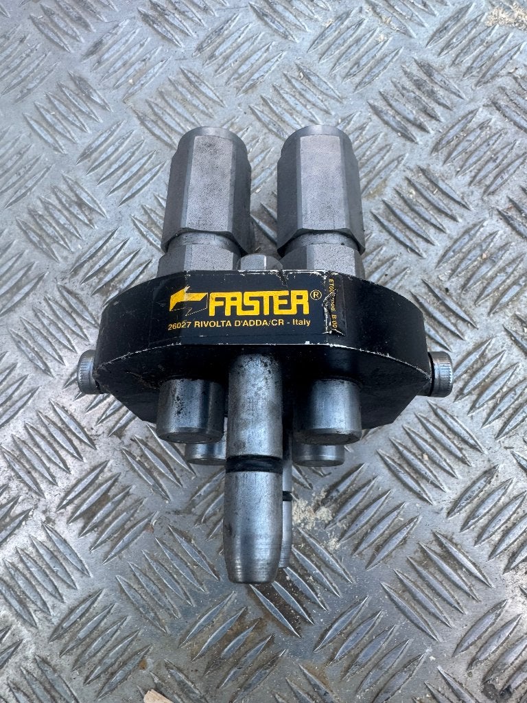 Faster 26027 met 4 hydraulische koppelingen, Ophalen