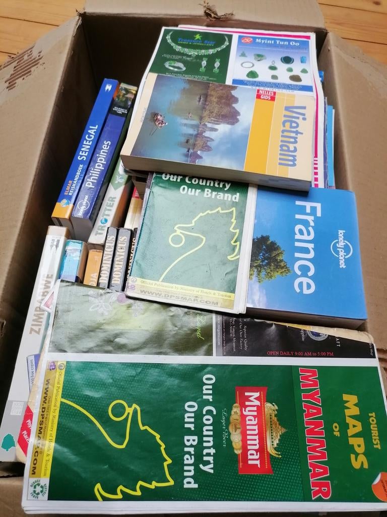 Allerlei reisgidsen en kaarten Afrika, Azië, Ophalen, Azië