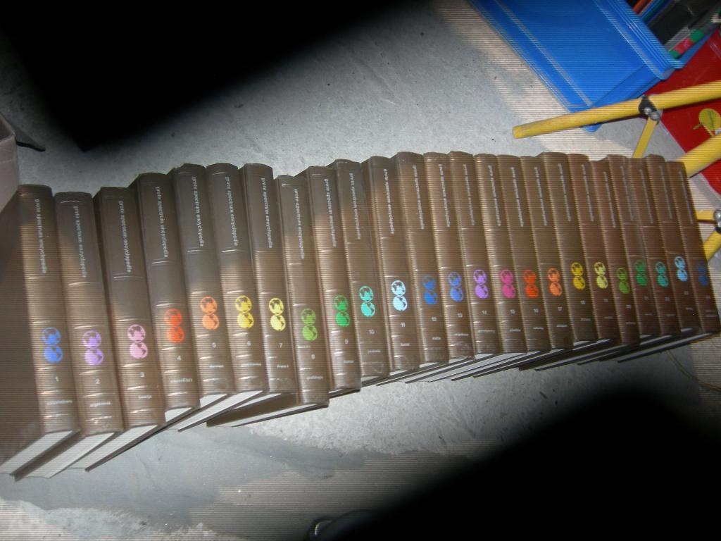Grote spectrum encyclopedie (24 delen) (1979), Boeken, Encyclopedieën, Ophalen, Complete serie, Uitgeverij het spectrum, Zo goed als nieuw