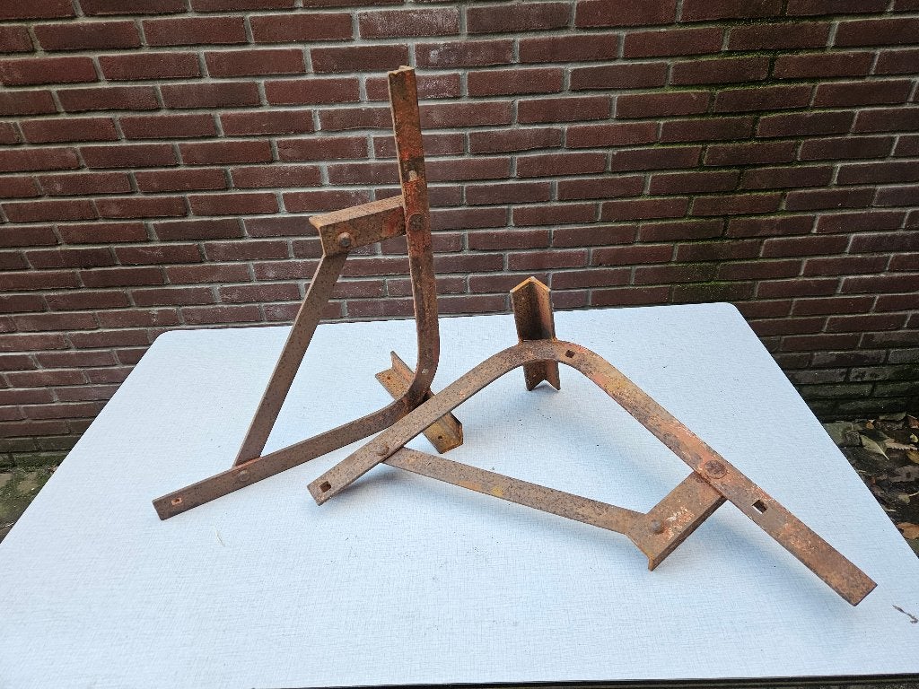 2 oude geklonken planken dragers / lampensteunen Hoog 42 cm, Ophalen, Gebruikt