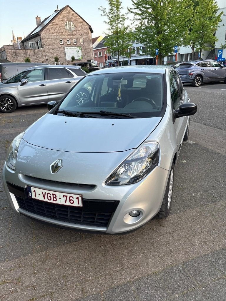 Renault Clio 3 - 2011– Altijd goed onderhouden – Zeer zuinig, Auto's, Renault, Voorwielaandrijving, Euro 5, Stof, Zwart