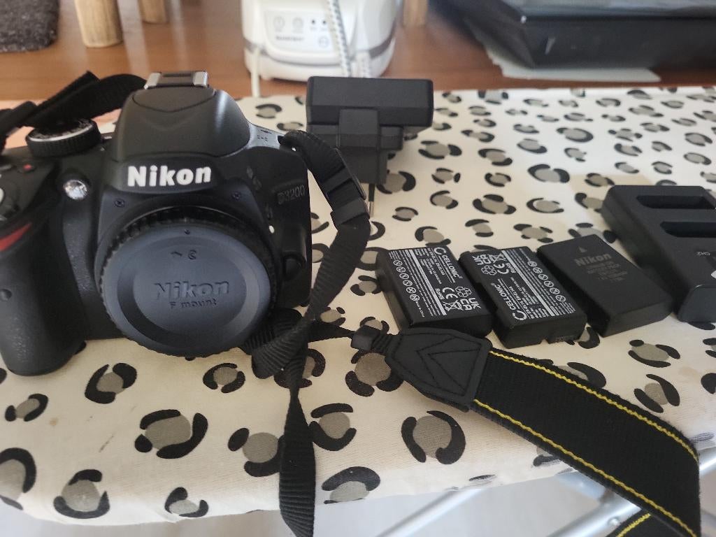 Appareil photo reflex numérique Nikon D3200, TV, Hi-fi & Vidéo, Appareils photo numériques, Utilisé, Compact, Nikon, Enlèvement