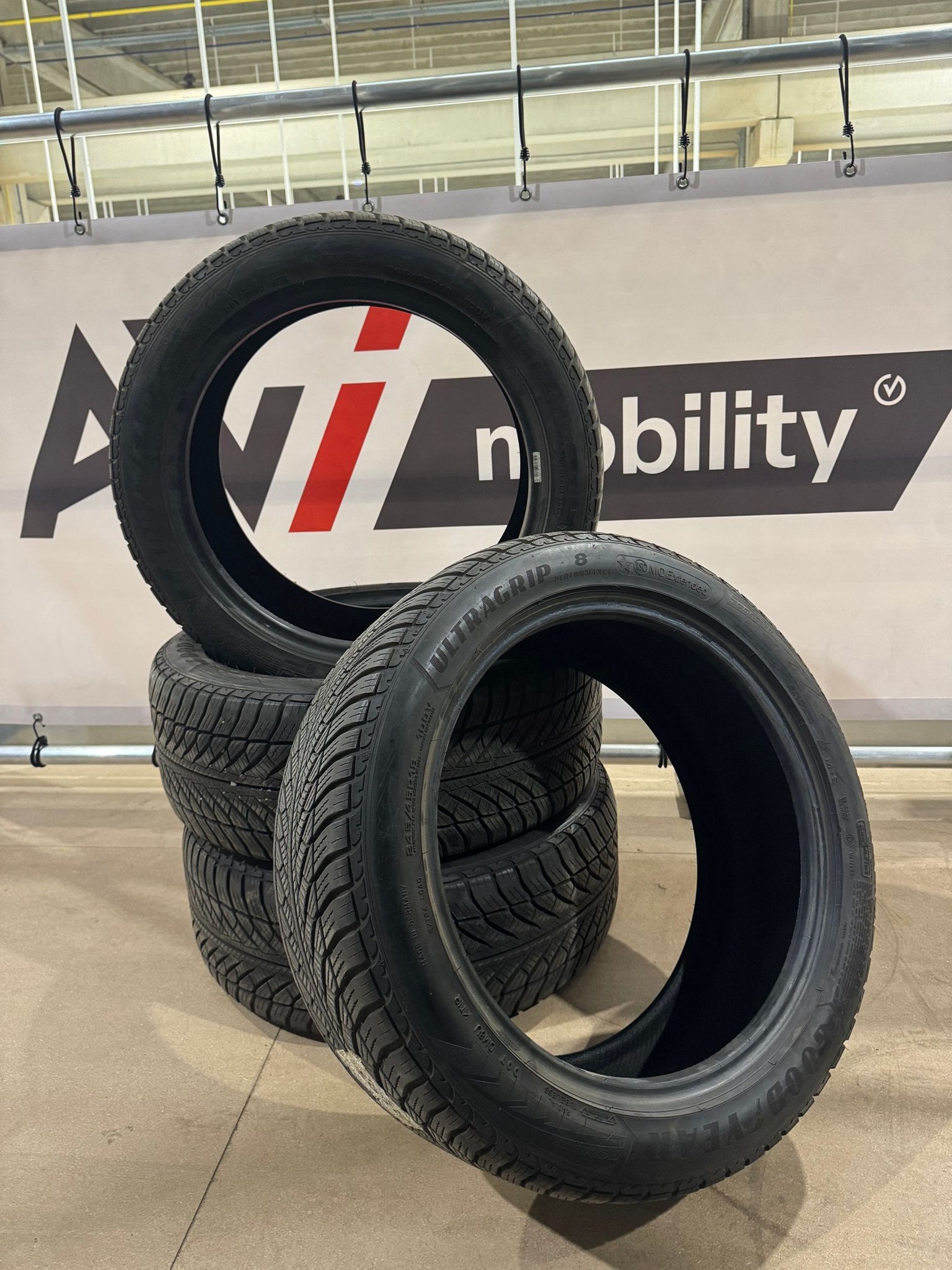 4 Winterbanden Goodyear 225/45R18 100V M+S 6-8 mm, Autos : Pièces & Accessoires, -, Véhicule de tourisme, -, Enlèvement