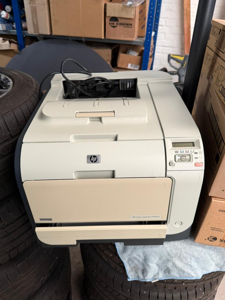 HP Color LaserJet CP2025 kleurenprinter, Computers en Software, Printers, Ophalen, Zo goed als nieuw, Printer