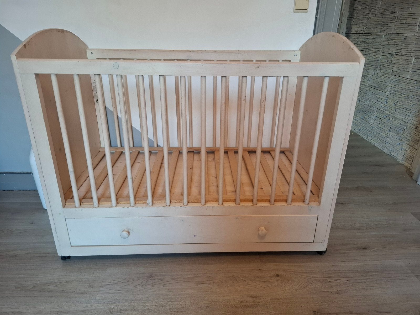 Lit Cage bébé en pin massif, à roulettes. Marque PIFU., Enlèvement