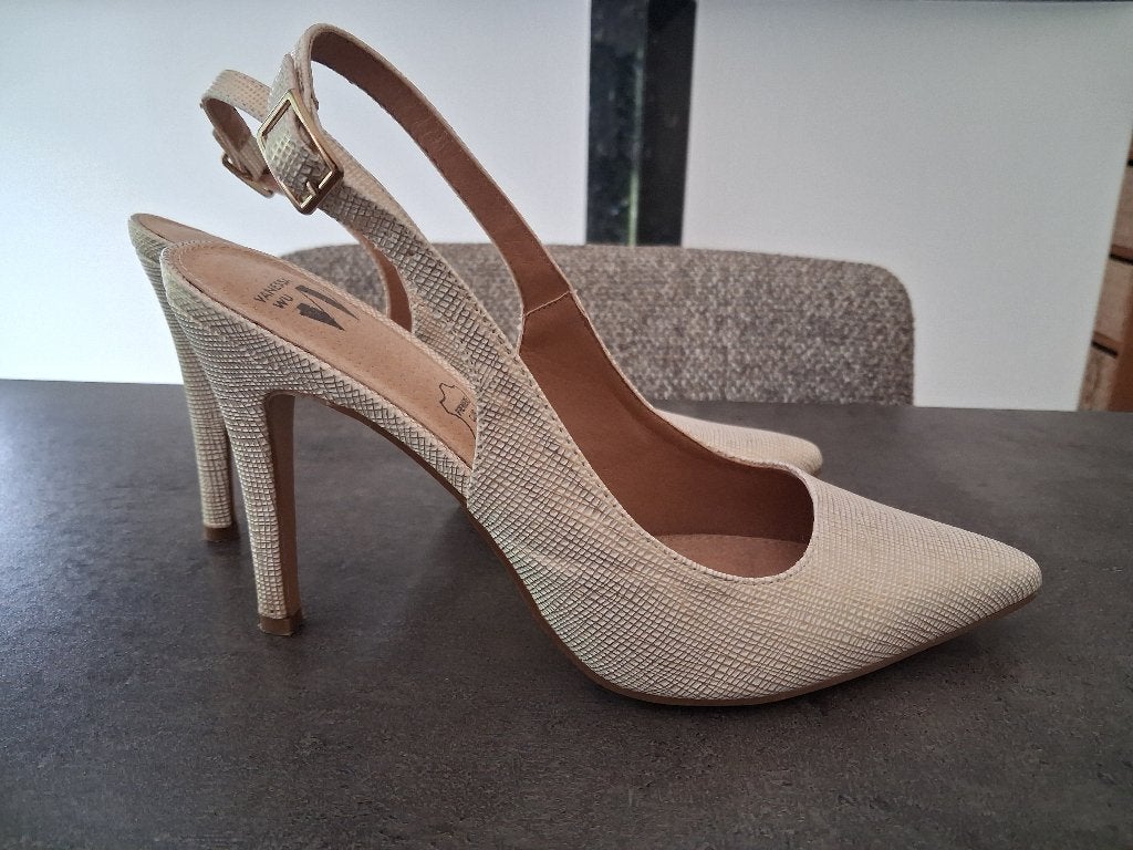 Damesschoenen - maat 38, Kleding | Dames, Beige, Ophalen of Verzenden, Zo goed als nieuw, Schoenen met hoge hakken
