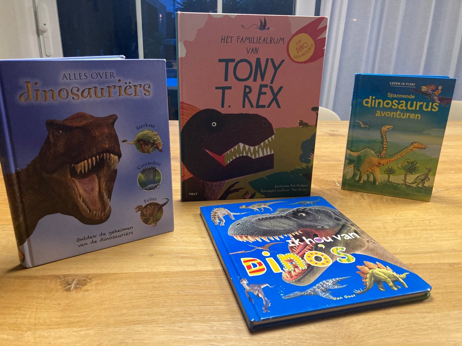 Livres sur les dinosaures, Enlèvement, Comme neuf