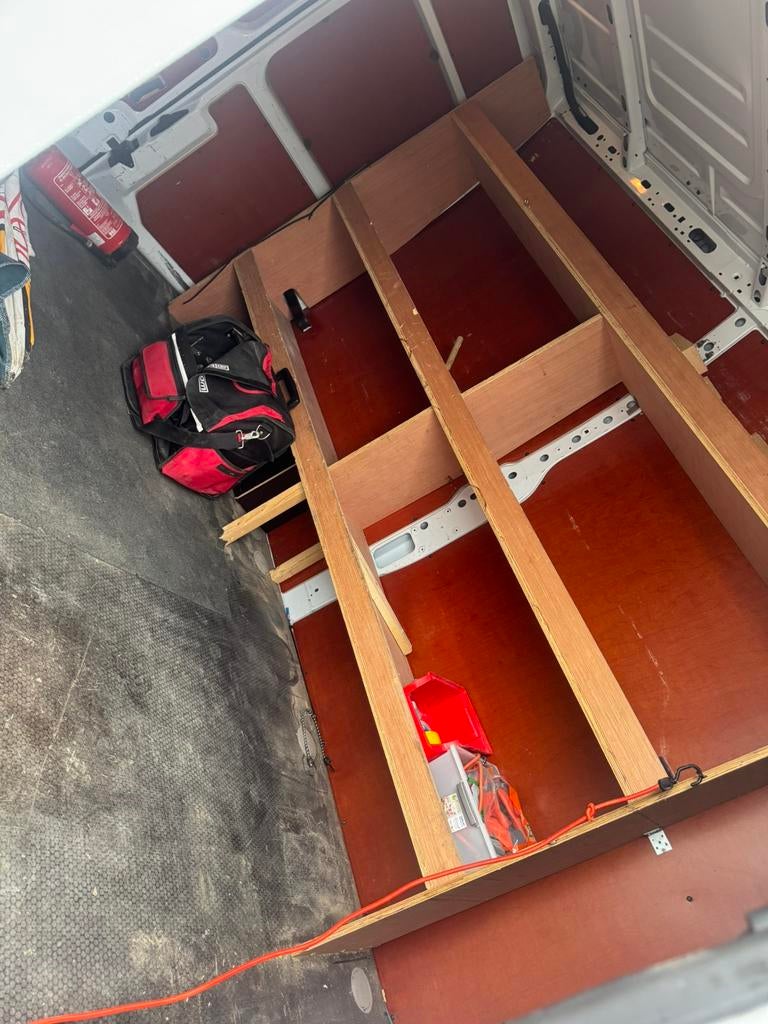 Op maat gemaakte kast voor Renault Master / L2H2 – €400, Ophalen, Zo goed als nieuw