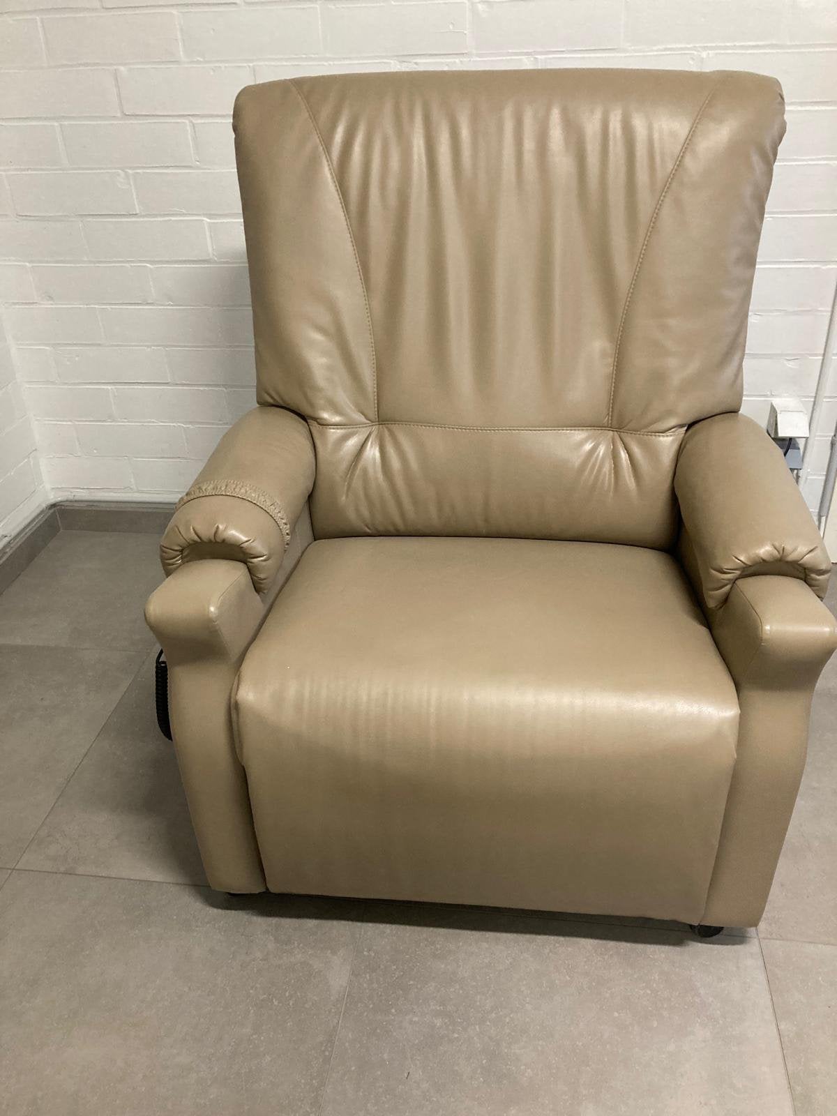 Luxe Revilax Lederen Relaxfauteuil met Sta-op functie, Huis en Inrichting, Ophalen, Zo goed als nieuw